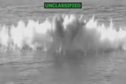 ABD, Pasifik Okyanusu'nda bir gemiyi vurdu