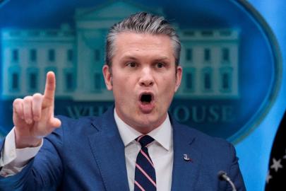 ABD Savaş Bakanı: Bugün İran'a en yoğun hava saldırılarının yapılacağı gün olacak