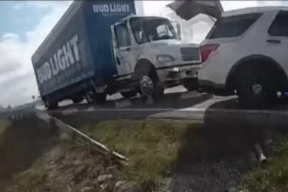 ABD’de film sahnelerini aratmayan kovalamaca: Çalınan bira kamyonu böyle durduruldu