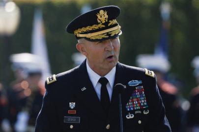 ABD'de Kara Kuvvetleri Komutanı emekli edildi