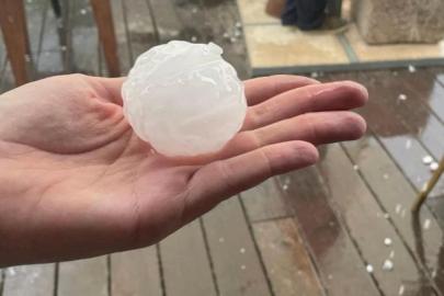 ABD’de tenis topu büyüklüğünde dolu yağışı: Araçlar hurdaya döndü