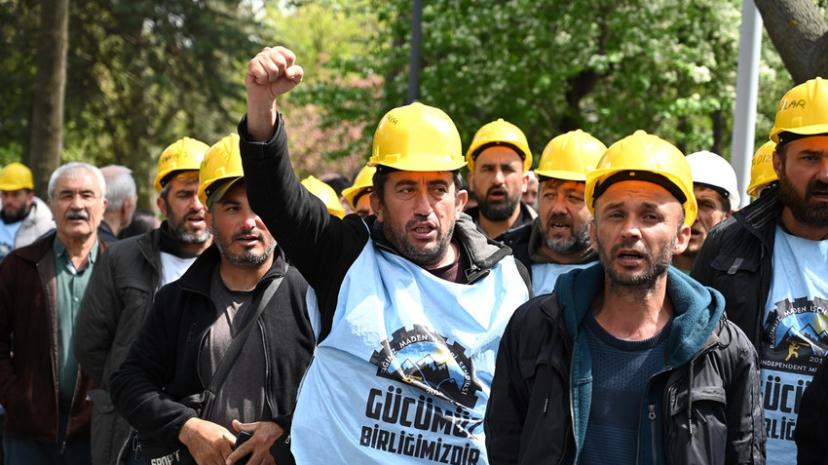 Açlık grevi 8'inci gününde: Enerji Bakanlığı'na yürümek isteyen madencilere polis müdahalesi