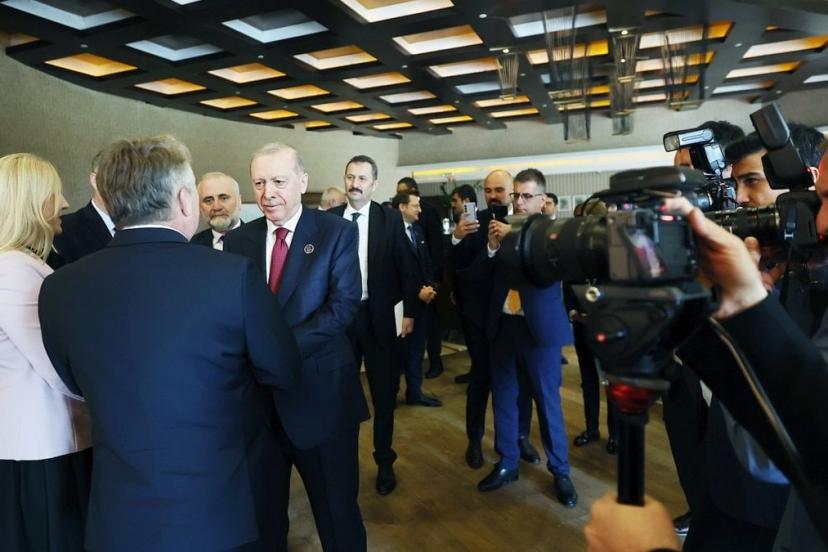 Alman Die Zeit gazetesi: Türkiye esnek diplomasi yürütüyor