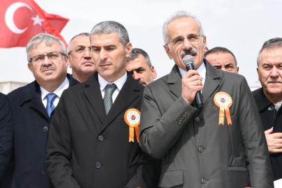 Ankara-İzmir hattını 3.5 saate indirecek olan YHT projesi yılda 13 milyondan fazla yolcu taşıyacak