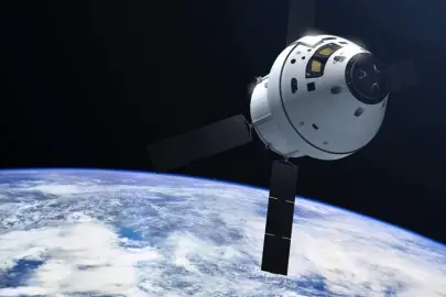 Artemis II, Ay'ın arka yüzüne doğru yol alırken Dünya yörüngesinden ayrıldı