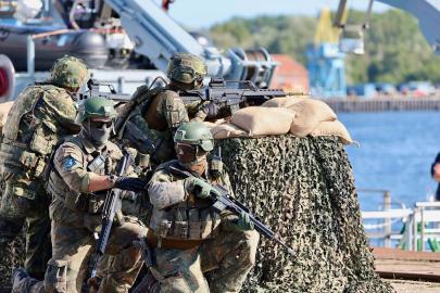 Askerlik yasası: Yurt dışı için erkeklerden izin istenmeye başlandı