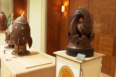 Belçika Paskalya çikolatasını dev yenilebilir heykellere dönüştürdü