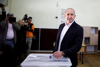 Bulgaristan seçimlerinde Radev'in koalisyonu yüzde 39,2 ile önde gidiyor