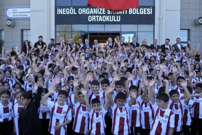 Bursa İnegölspor forması bin 100 öğrenciye dağıtıldı