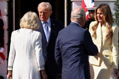Donald Trump'ın, liderlere uyguladığı 'el çekme' tarifesi Kral Charles'a işlemedi