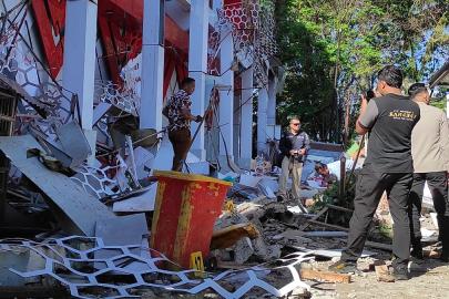 Endonezya'nın Moluk Denizi'nde 7,4 büyüklüğünde deprem: Tsunami uyarısı kaldırıldı