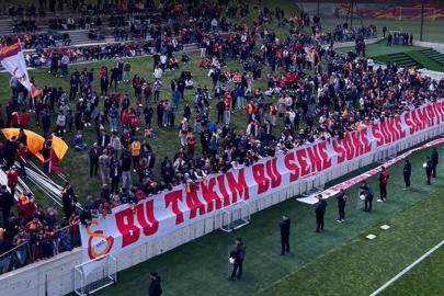 Galatasaray taraftarlarından Kemerburgaz çıkarması! Takıma moral verdiler