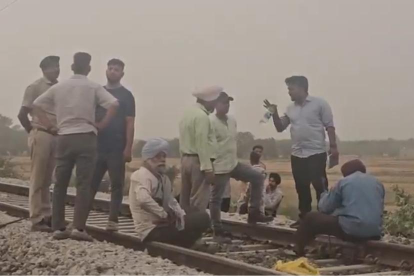 Hindistan'da demiryoluna döşenen patlayıcı infilak etti, saldırgan öldü