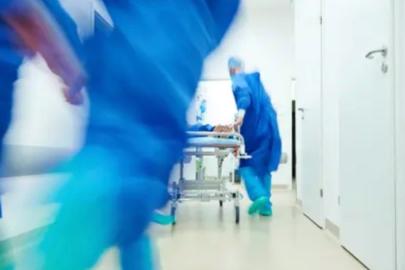 İngiltere'de sağlık sistemi alarm veriyor: Hemşireler doktorların yerine kullanıyor