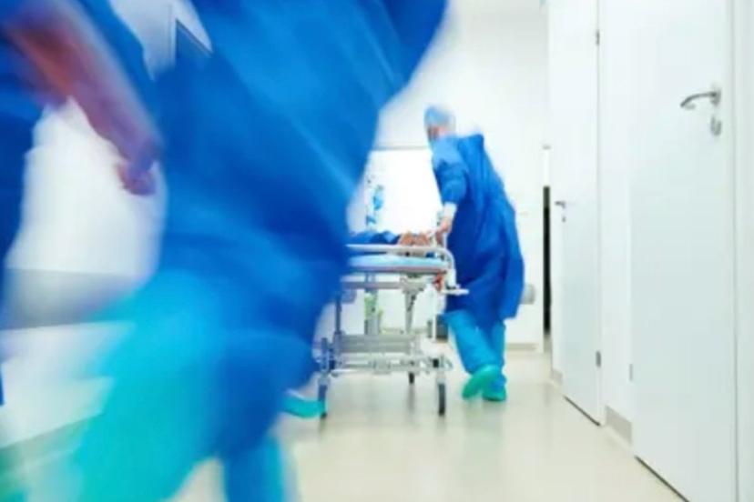 İngiltere'de sağlık sistemi alarm veriyor: Hemşireler doktorların yerine kullanıyor