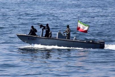 İran Devrim Muhafızları ABD bağlantılı gemiye el koydu