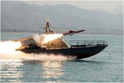 İran, Umman açıklarında ihlal yapan bir gemiyi vurdu