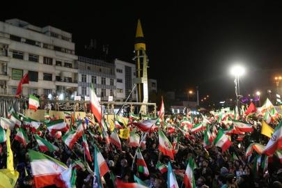 İran'da binlerce kişiden ABD ve İsrail'e "füzeli" protesto