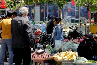 İran'ın başkenti Tahran'da vatandaşlar günlük hayatlarına devam ediyor