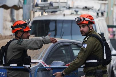 İran'ın füzeleri İsrail'de yıkıma neden oldu: Tel Aviv'de siren sesleri