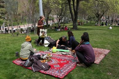 İran'ın Tabiat Günü: Tahran'da halk savaşa rağmen kutlama yaptı