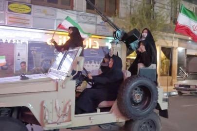 İranlı kadınlardan israil ve ABD'ye karşı gövde gösterisi