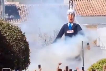 İspanya'daki düzenlenen bir festivalde Netanyahu'nun kuklası ateşe verildi