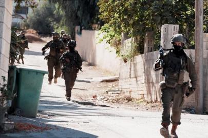 İsrail, Lübnan'a saldırılarında güvenlik güçlerini vurdu