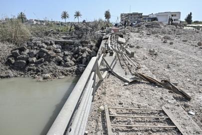 İsrail, Lübnan'da bulunan Kasımiye Köprüsü'nü ikinci kez hedef aldı