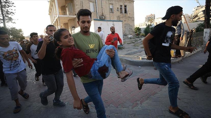 İsrail'in, Gazze'deki Aksa Şehitleri Hastanesi yakınına düzenlediği saldırıda 6 Filistinli yaralandı