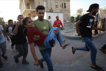 İsrail'in, Gazze'deki Aksa Şehitleri Hastanesi yakınına düzenlediği saldırıda 6 Filistinli yaralandı