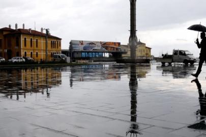İzmir’de sağanak yağışlar etkisini sürdürüyor