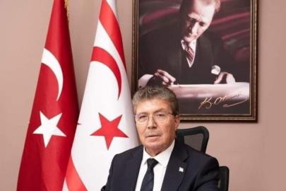KKTC Başbakanı Üstel, Türkiye ve KKTC bayraklarının yakılmasını kınadı