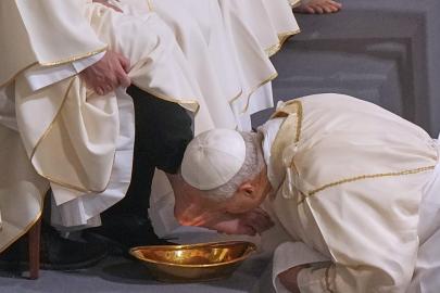 Kutsal yağ ayininden ayak yıkamaya: Papa Leo'nun ilk Paskalya dönemi başladı
