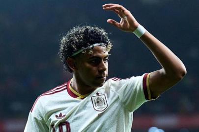 Lamine Yamal'dan Müslümanlara yönelik ırkçı tezahürata yanıt: Cahil ve ırkçı insanlar...