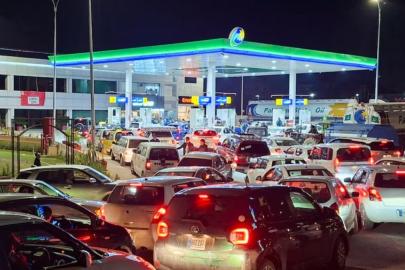 Pakistan, benzin fiyatlarında yüzde 54'lük artışa 'bedava otobüsle' çözüm arıyor