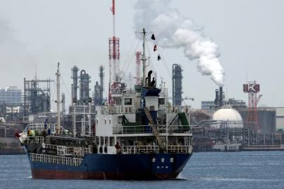 Süper Japon tankeri Hürmüz Boğazı'ndan geçti