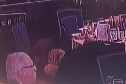 Trump'a suikast girişimi: Hiçbir şey olmamış gibi yemek yemeye devam etti