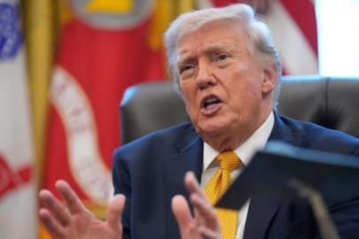 Trump’tan Macron yorumu: Hala eşinden yediği kroşenin etkisinde