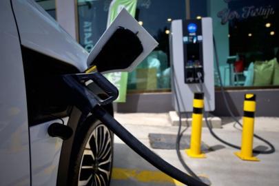 Türkiye'de ilk çeyrek otomobil satışları: Yarısı elektrikli ve hibrit