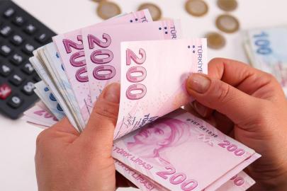 Yaşlı ve engelli aylıkları hesaplara yatırılmaya başlandı
