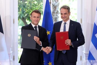 Yunanistan ve Fransa savunma işbirliği anlaşmasını yeniledi