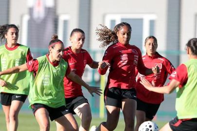 A Milli Kadın Futbol Takımı hazırlıklarına devam etti