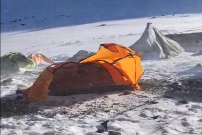 Ağrı Dağı’nda fırtına geçit vermedi dağcı grubu mahsur kalmaktan son anda kurtuldu