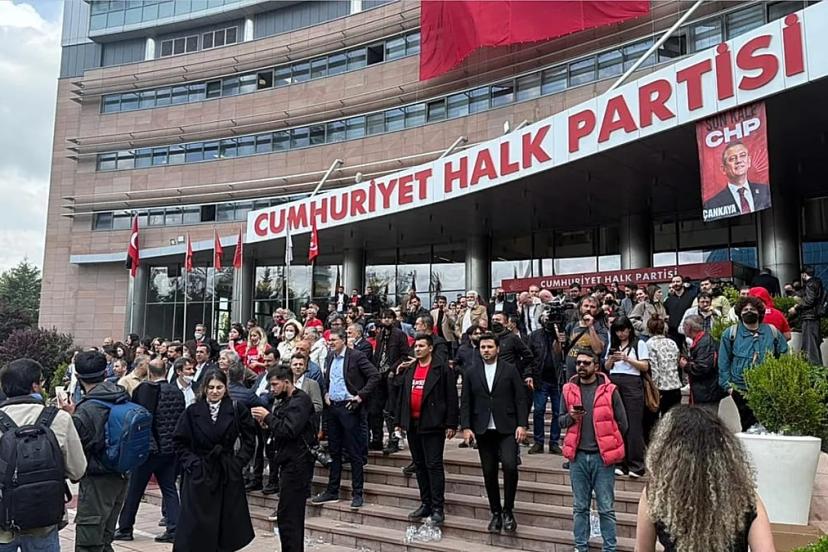 AK Parti'den iki yıl sonra ilk kez CHP'ye bayram ziyareti