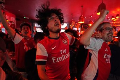 Arsenal, Manchester City'nin Bournemouth ile berabere kalmasıyla 22 yıl sonra Premier Lig'i kazandı