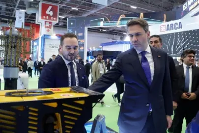Bakan Bayraktar, SAHA 2026’yı ziyaret etti: "Hepimiz için bir iftihar vesilesi"