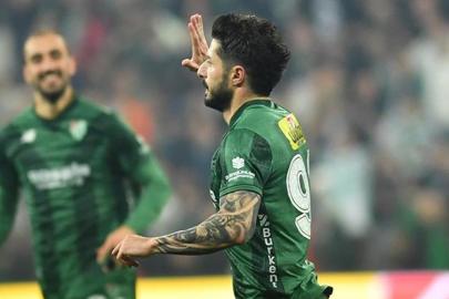 Bursaspor'da Barış Gök imzayı attı