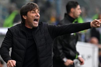 Conte Napoli'den resmen ayrıldı