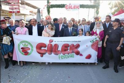 Emiralem Çilek Festivali'ne görkemli açılış